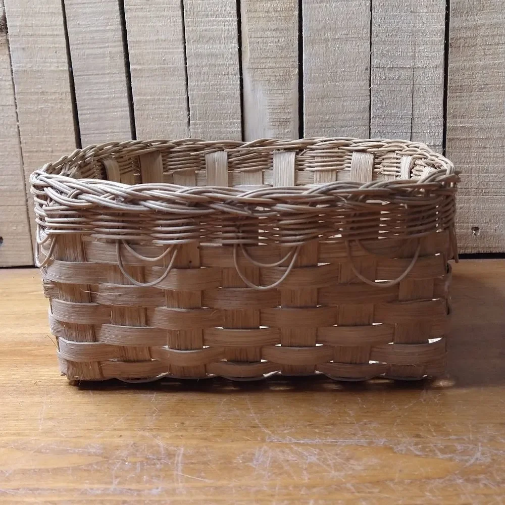 Vintage Rustic Tan Beige Scalloped Detail Woven Natural Fiber Square Basket